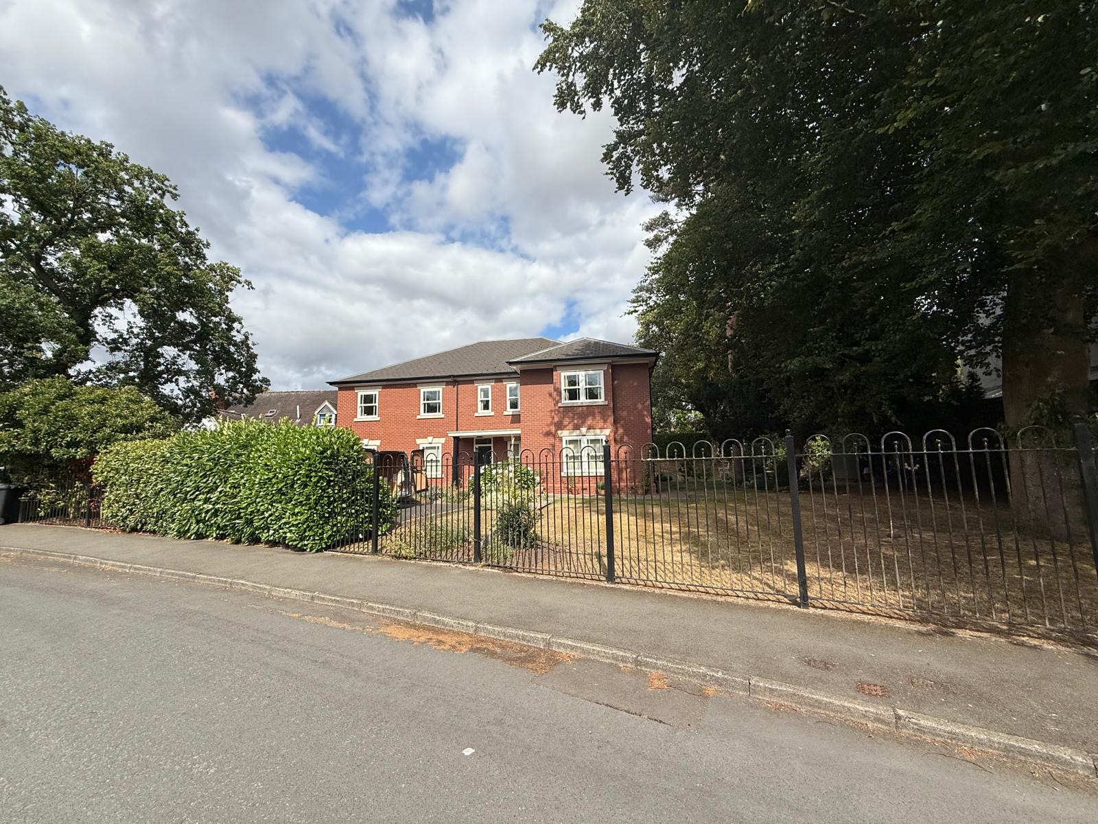Comberton Hall Lodge, Barnetts Close, Kidderminster, DY10