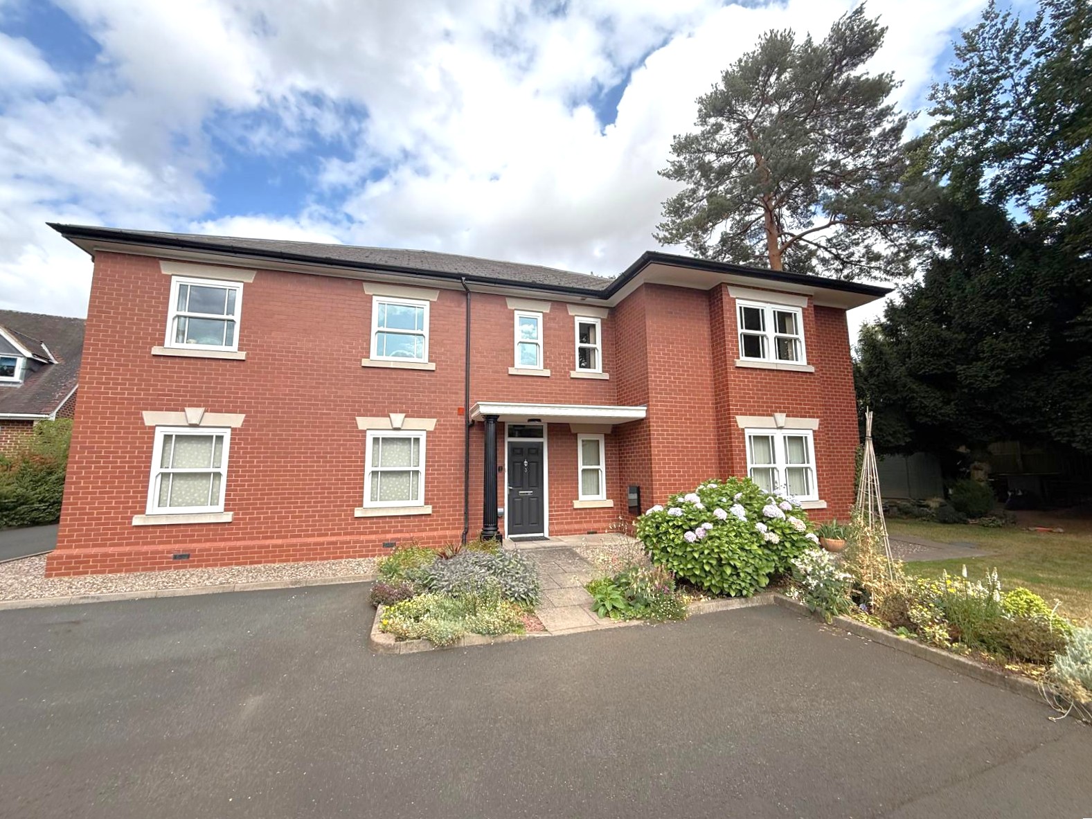 Comberton Hall Lodge, Barnetts Close, Kidderminster, DY10