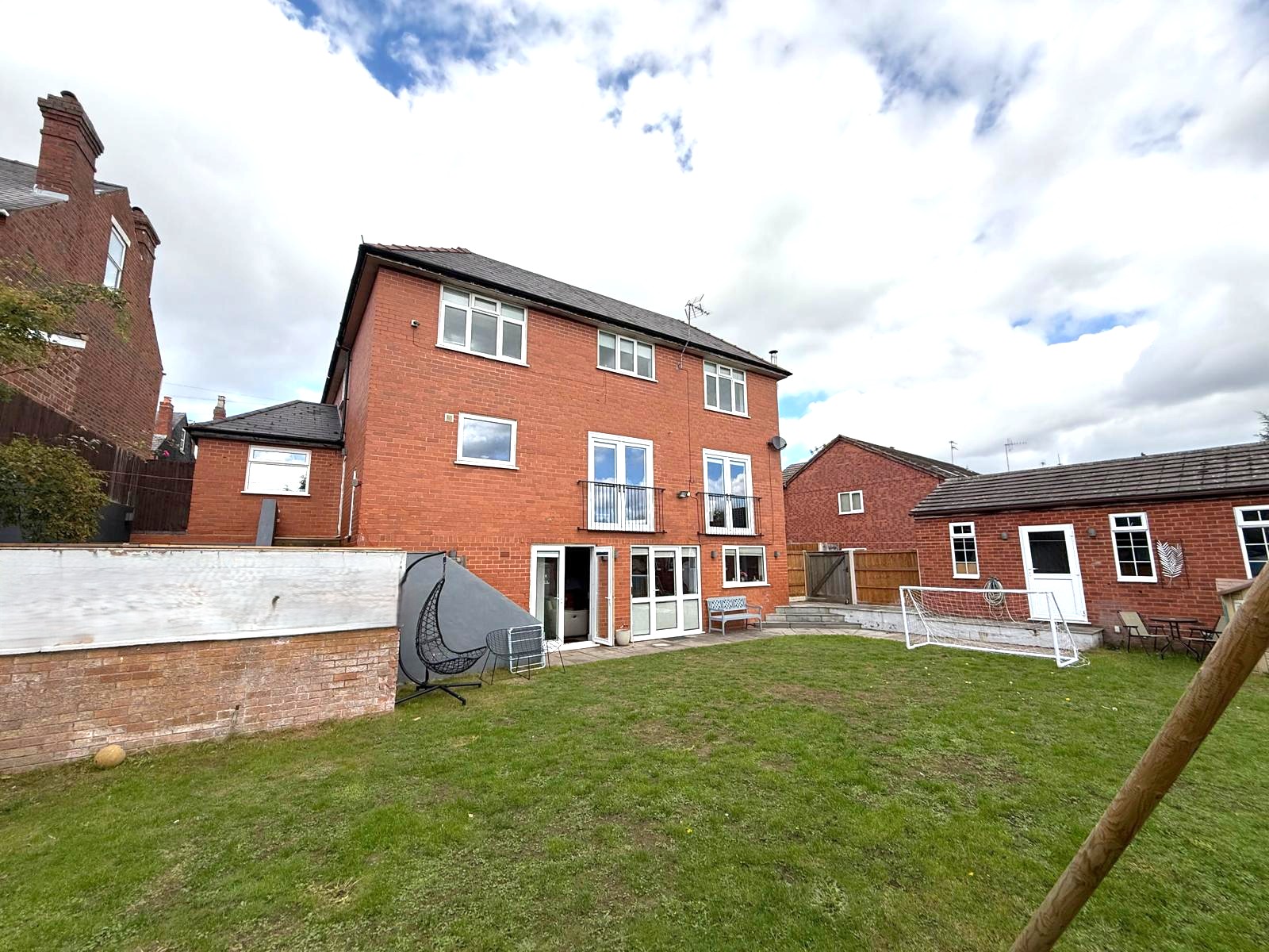 Cherry Peak, St Georges Terrace, Kidderminster, DY10