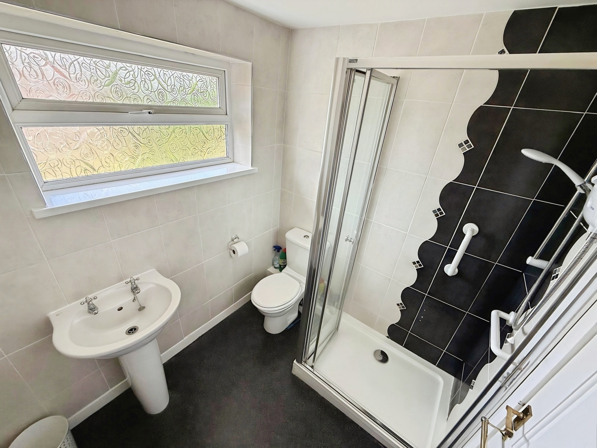 Crestwood Avenue, Kidderminster, DY11