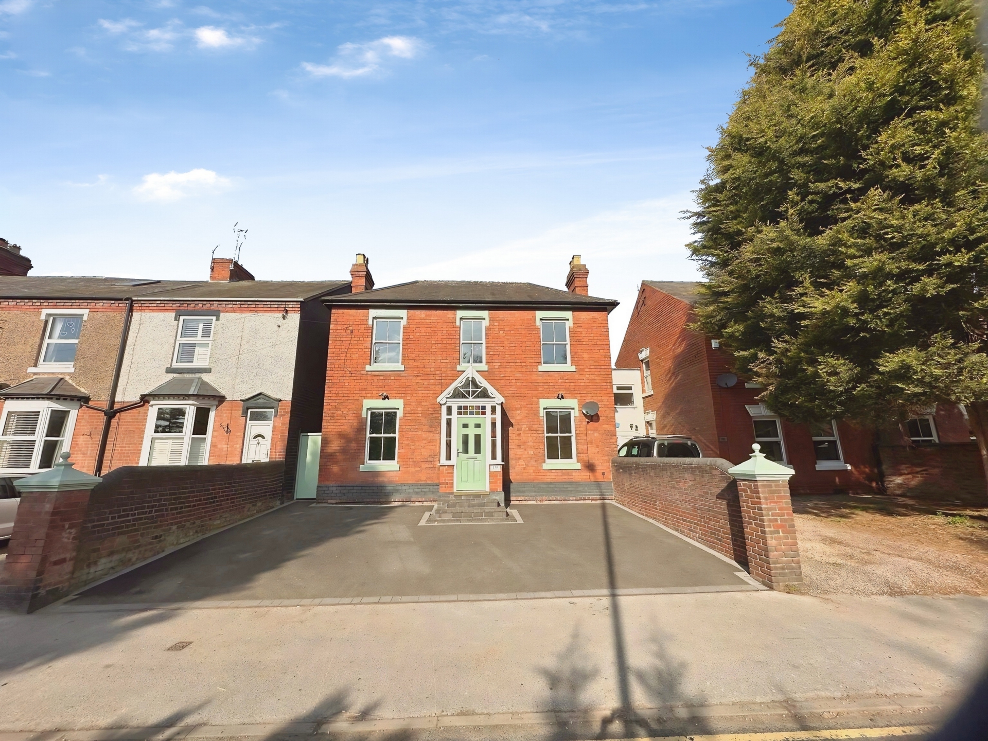 Chester Road North, Kidderminster, DY10